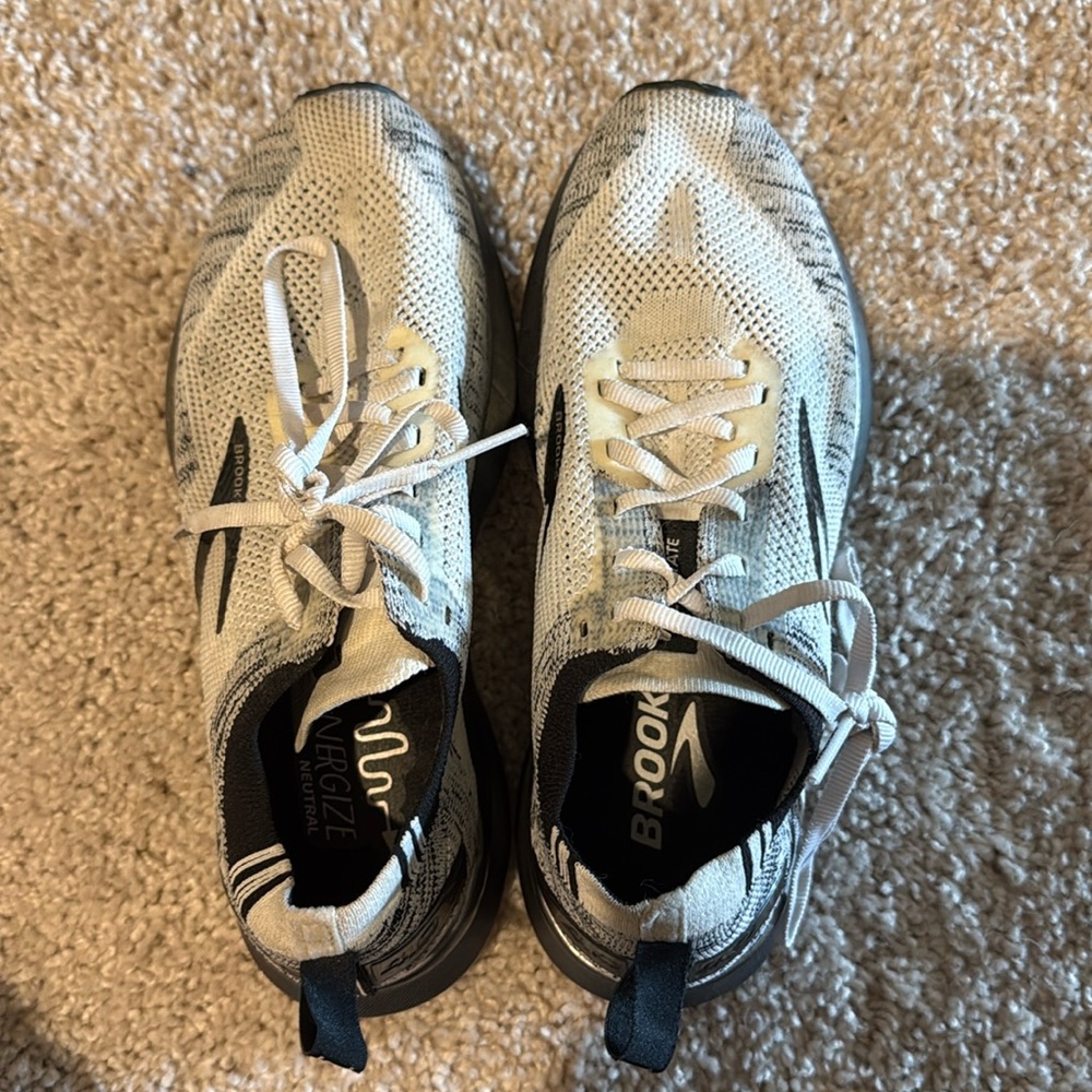 Brooks Levitate Running Shoes